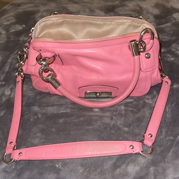 Coach Purse, pinkish salmon, divine soft coach leather , not a cheap bumpy one! - Picture 3 of 8